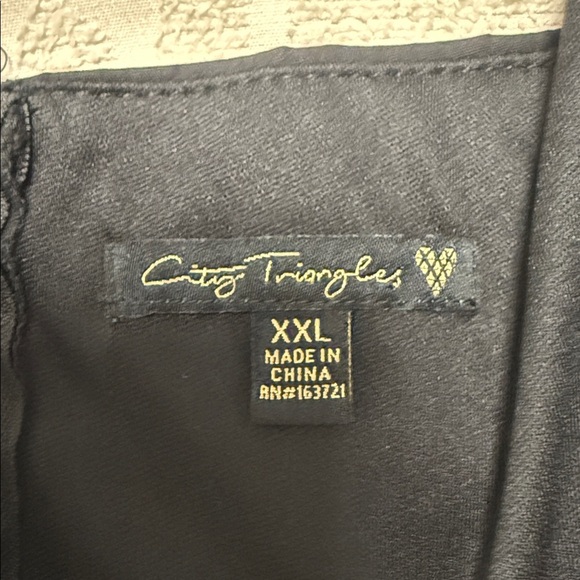 New City Triangles Elegant Black Dress - Picture 6 of 10